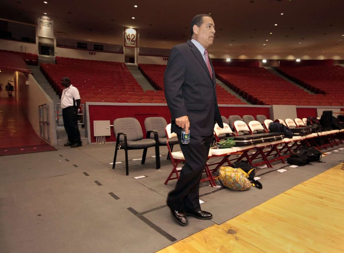 Sampson vows to get UH basketball back the right way