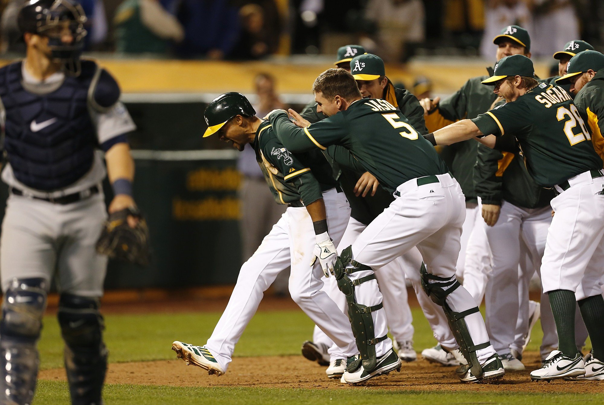 Crisp's homer in 12th gives A's victory