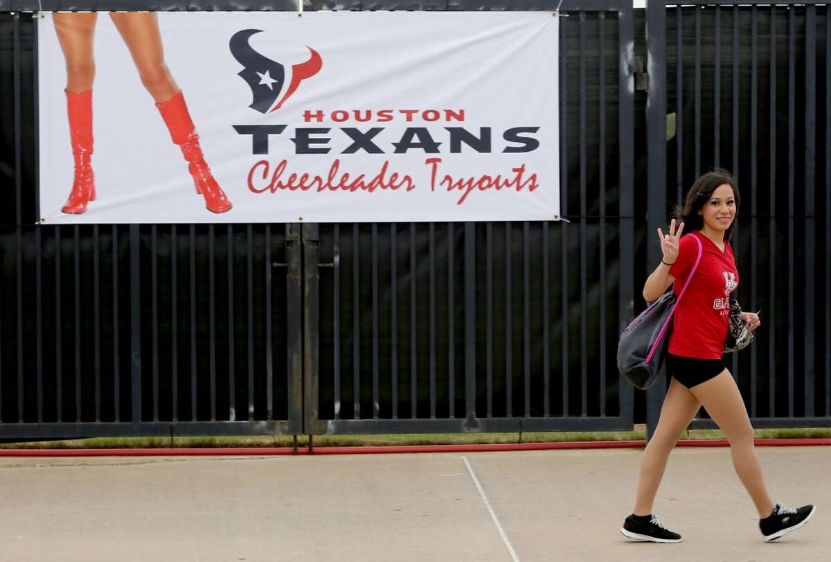 Texans' Cheerleaders release latest swimsuit calendar
