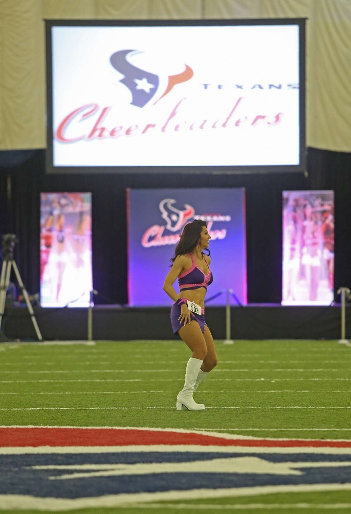 Texans' Cheerleaders release latest swimsuit calendar
