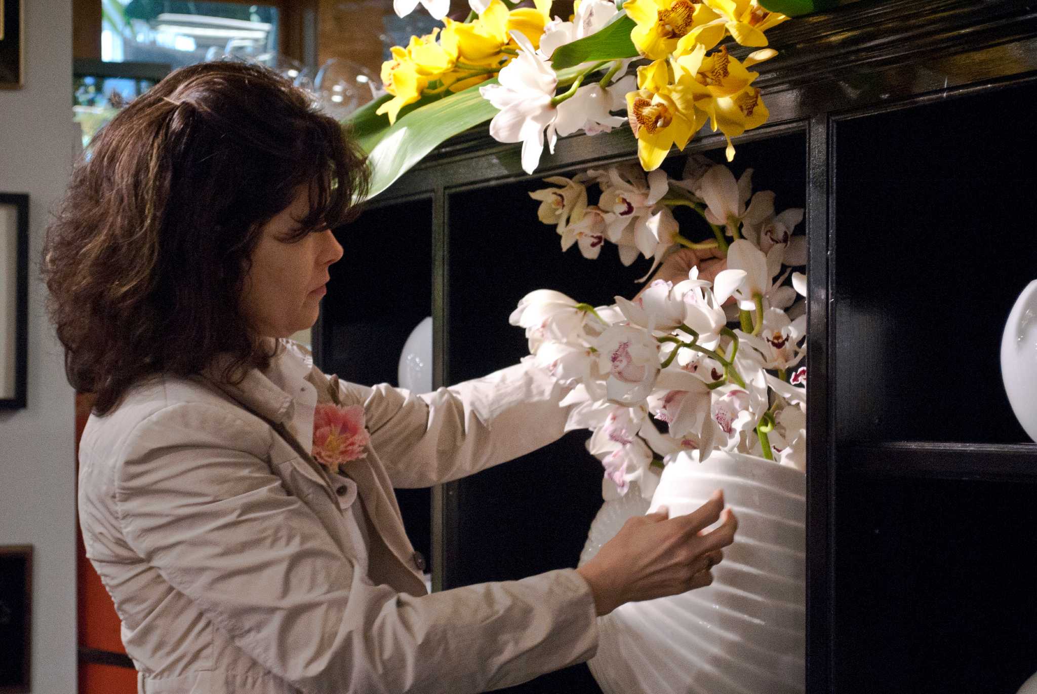 Darien florist celebrates 70 years with flower show