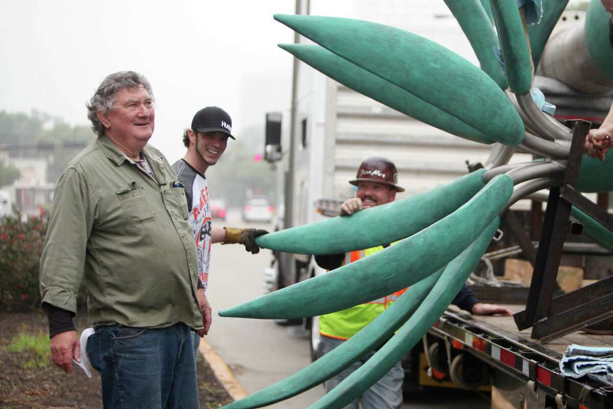 Sculptor James Surls, left, oversees the preparation for his newest installation, which will be dedicated Tuesday in a ceremony with Mayor Annise Parker.
