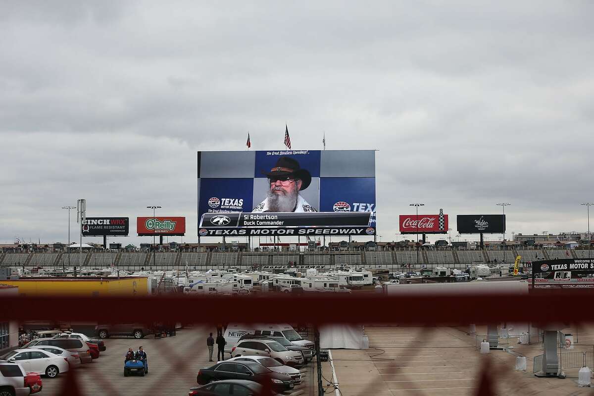 Photos: NASCAR Sprint Cup-Duck Commander 500 (w/results)