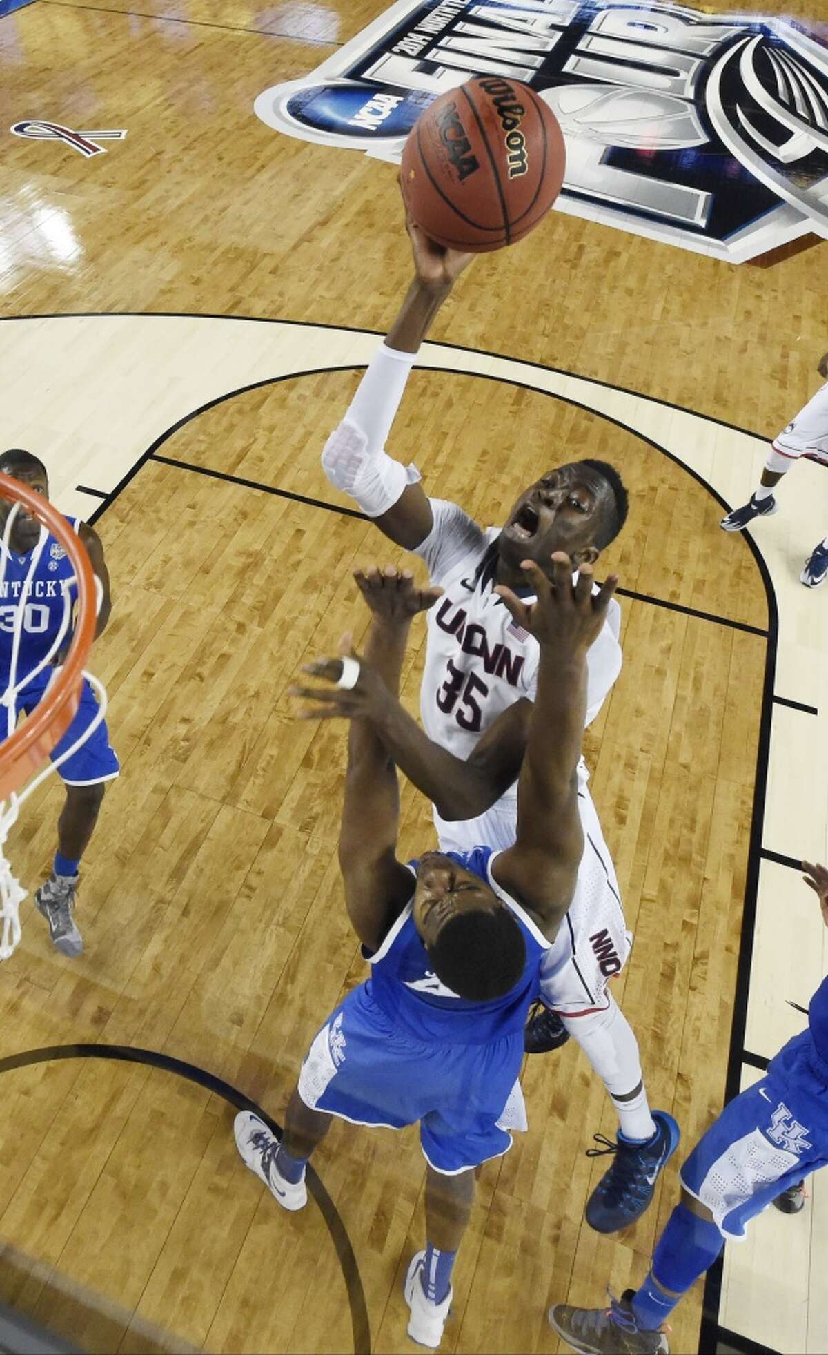 UConn stuns Kentucky, wins national title