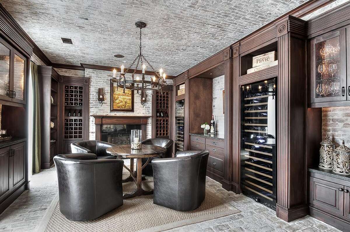 Buffalo Bayou home delivers the drama