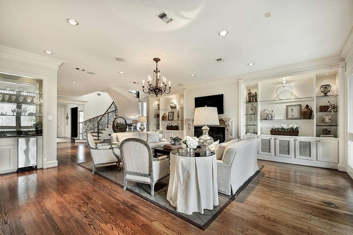 Buffalo Bayou home delivers the drama