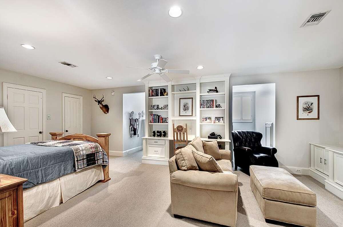 Buffalo Bayou home delivers the drama