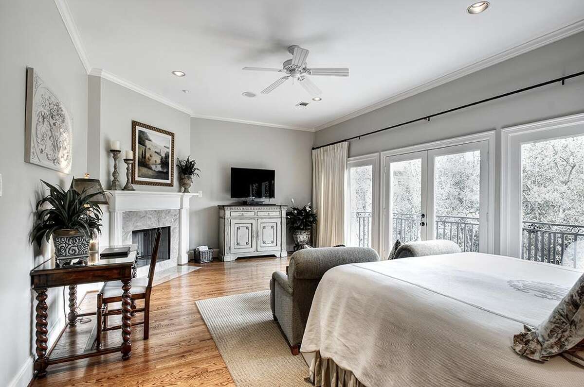 Buffalo Bayou home delivers the drama