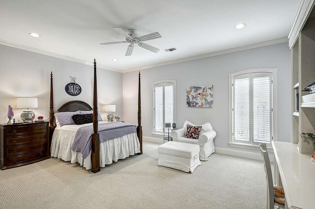 Buffalo Bayou home delivers the drama