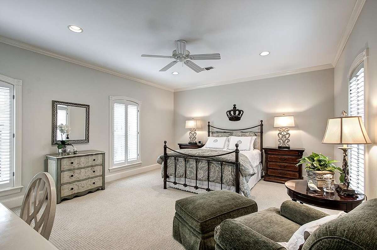 Buffalo Bayou home delivers the drama