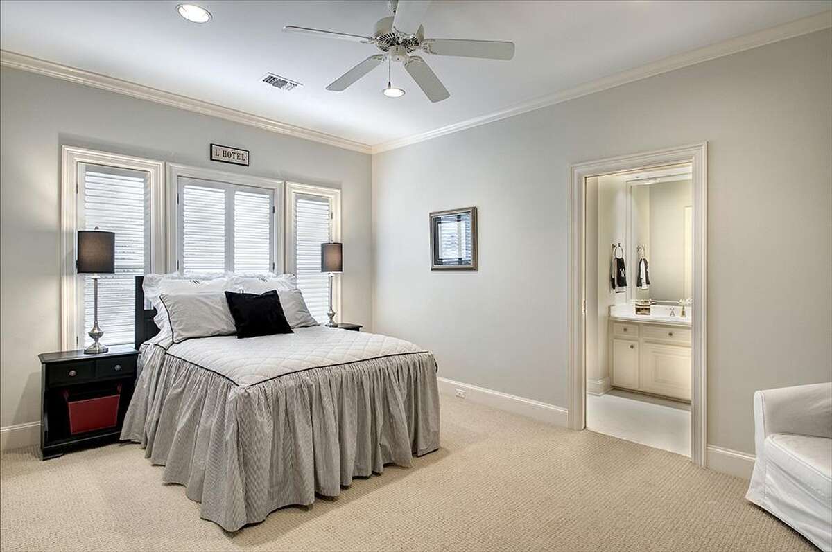 Buffalo Bayou home delivers the drama