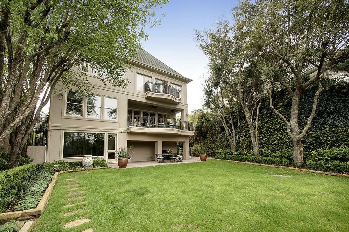 Buffalo Bayou home delivers the drama