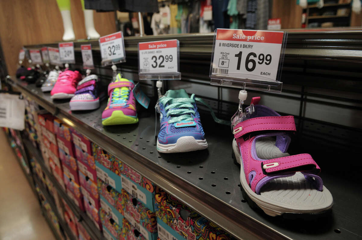 In new Kroger, produce shares space with clothes