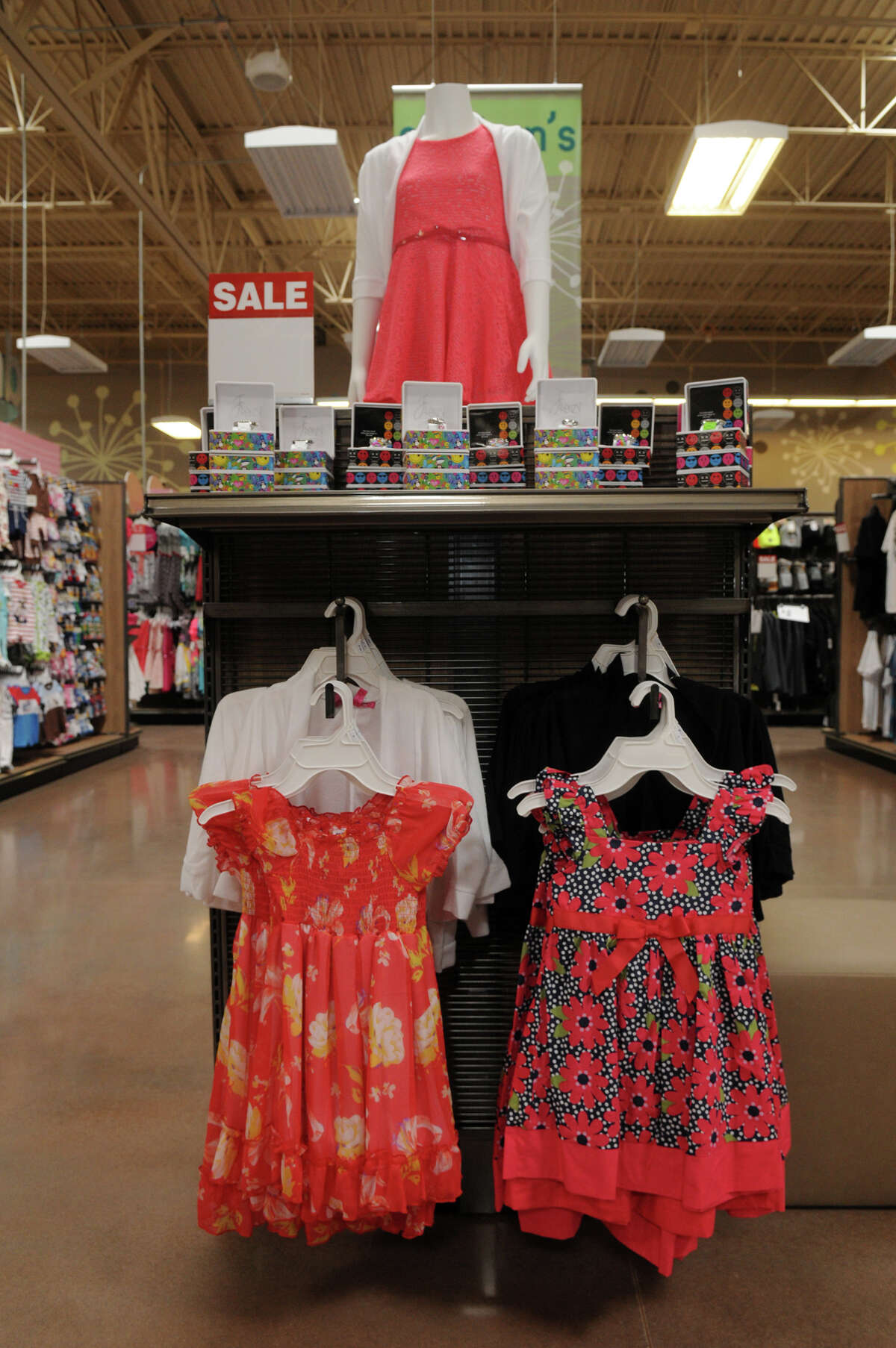 In New Kroger Produce Shares Space With Clothes