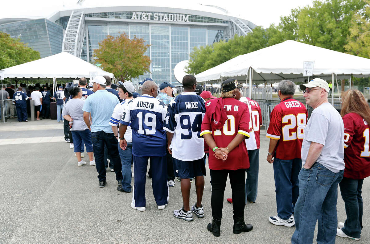 14. Dallas-Fort Worth-Arlington: 27.8% of residents are obese PHOTO: Football fans line up to enter AT&T Stadium before the Dallas Cowboys and Washington Redskins game on Oct. 13, 2013, at AT&T Stadium in Arlington.