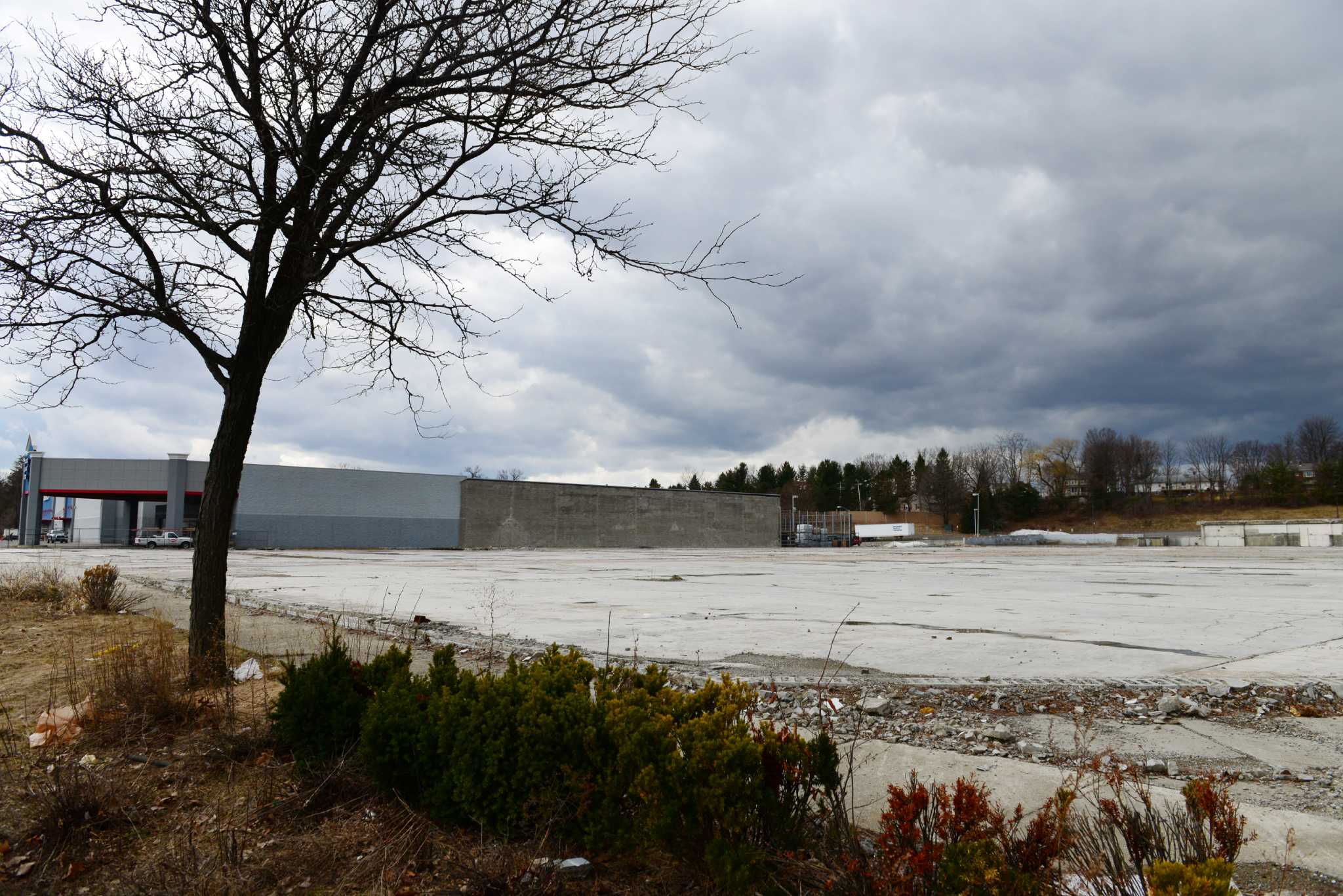 Walmart opening bigger store at Latham Circle