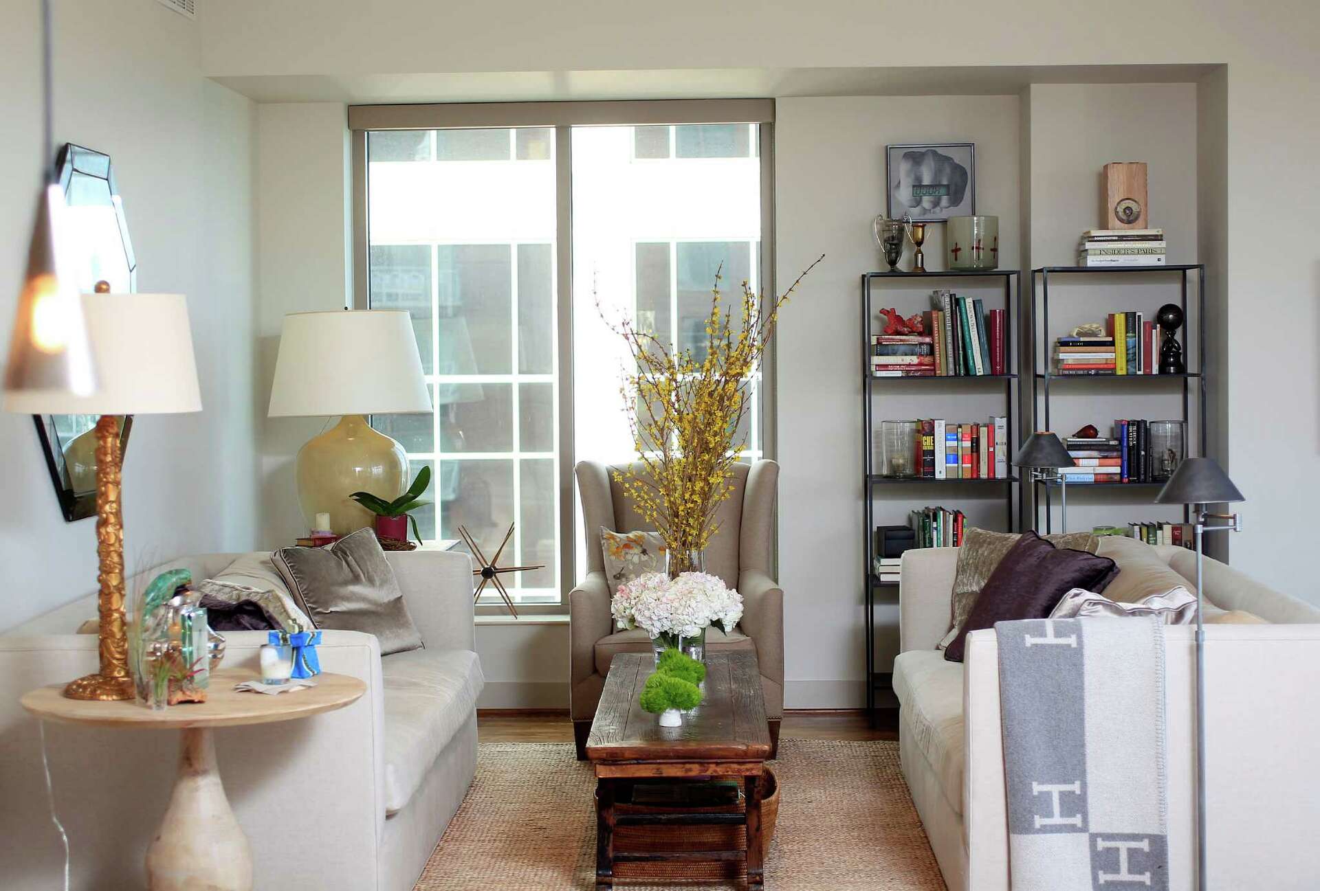 Houston family bucks tradition to create artful, high-rise abode - High Rise Abode