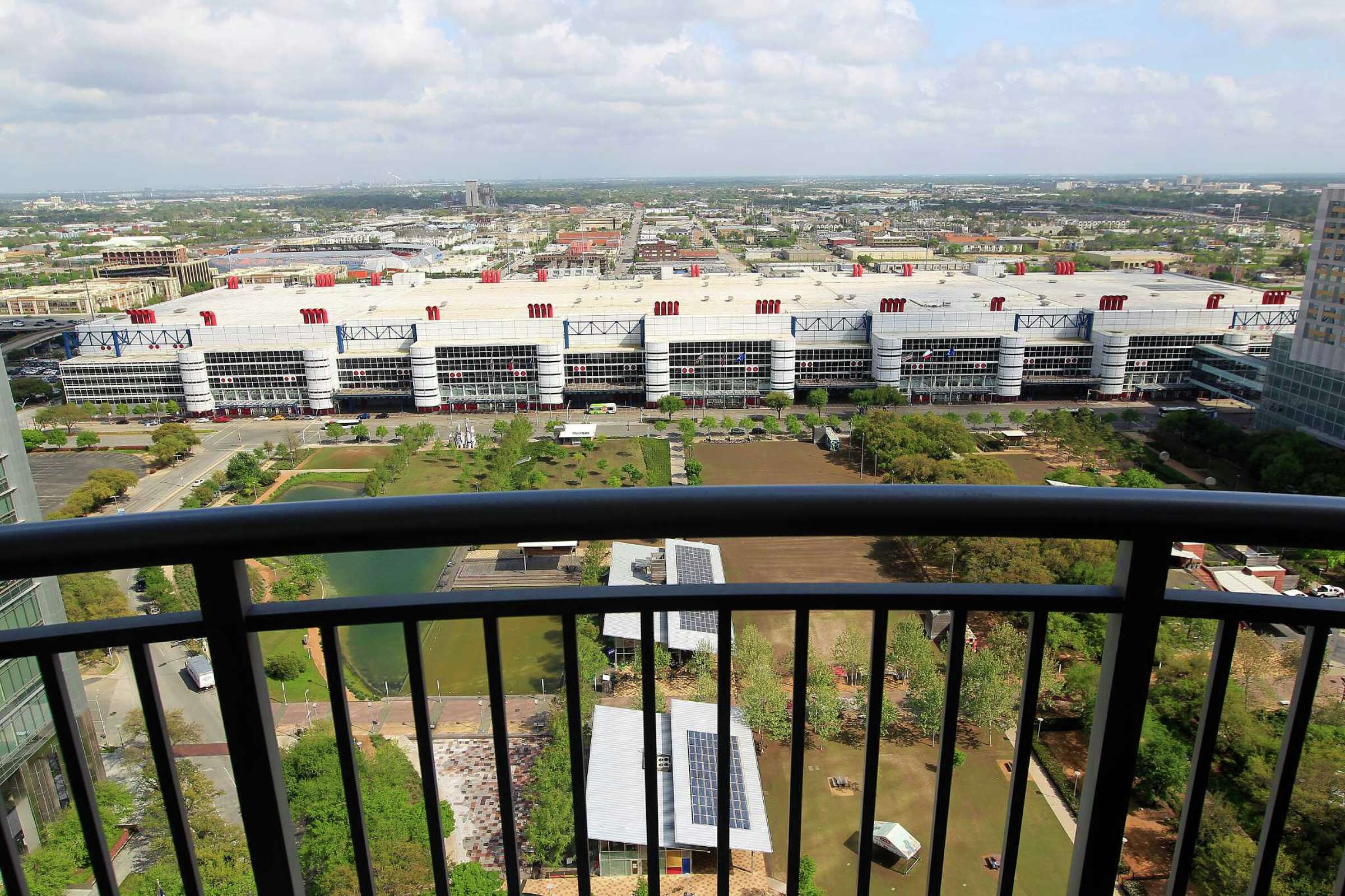 Picture of Houston family bucks tradition to create artful, high-rise abode