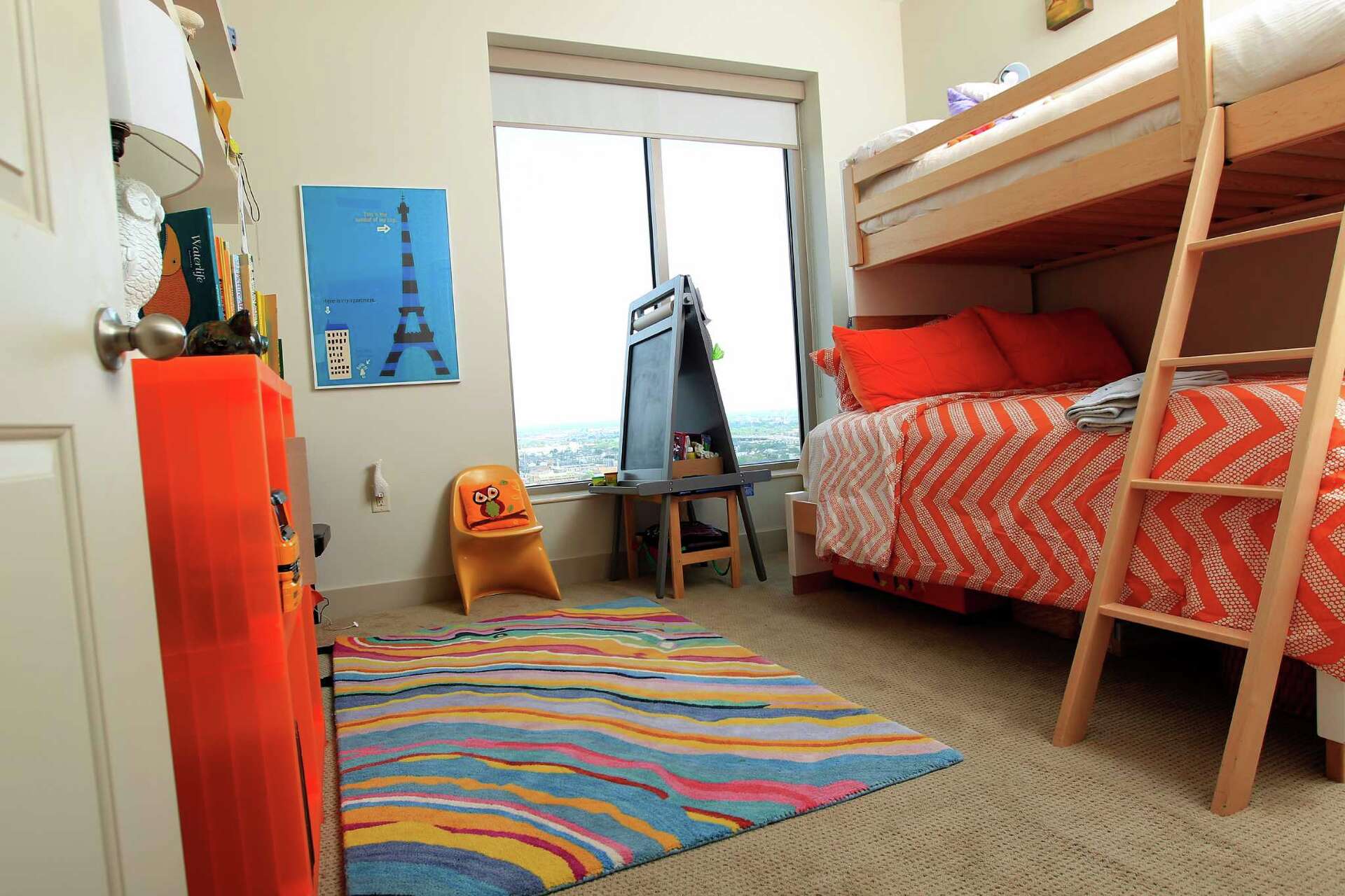 Houston family bucks tradition to create artful, high-rise abode - High Rise Abode