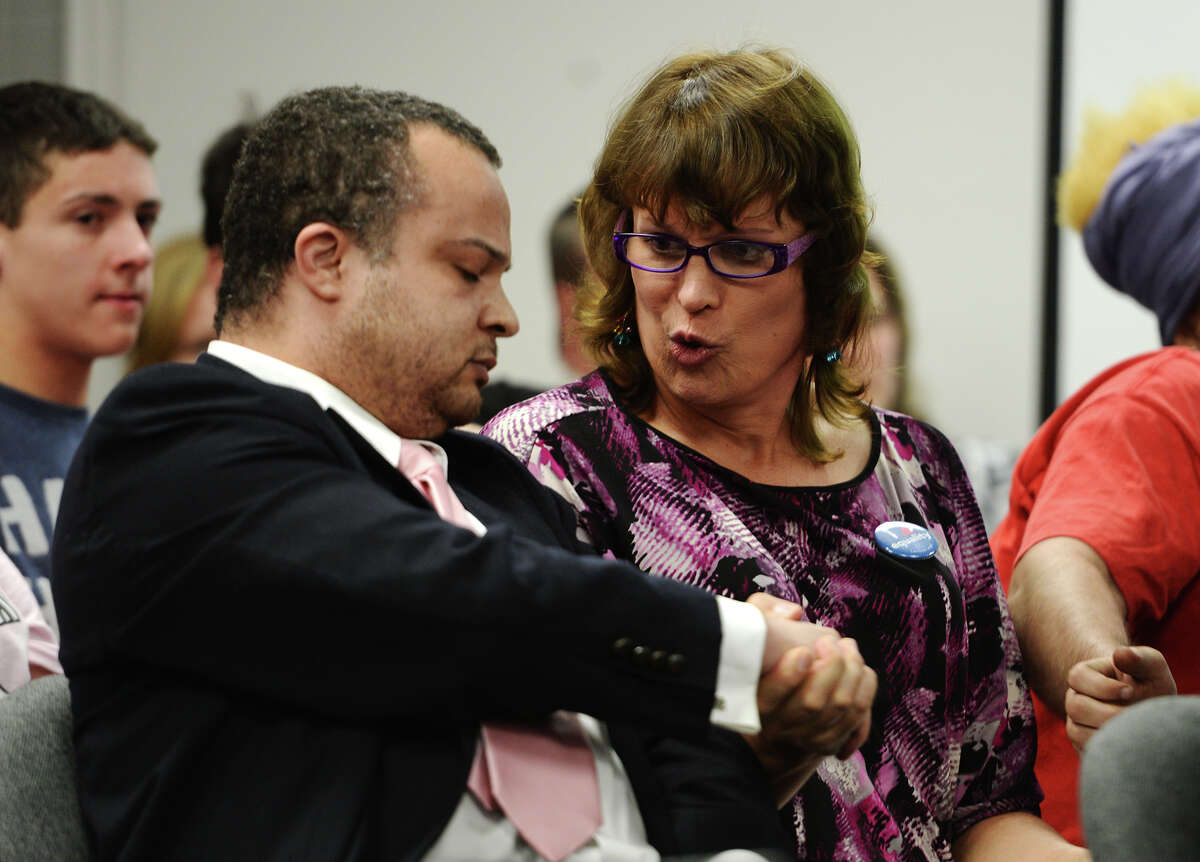 Transgender sub says she isn't getting calls to teach