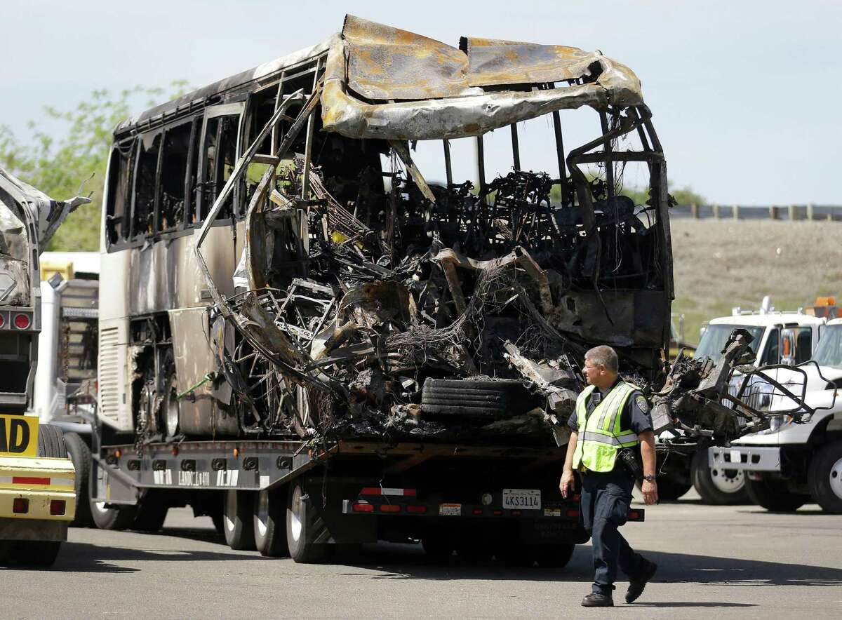 Bus crash. Калифорнийский автобус. Урге автобус.