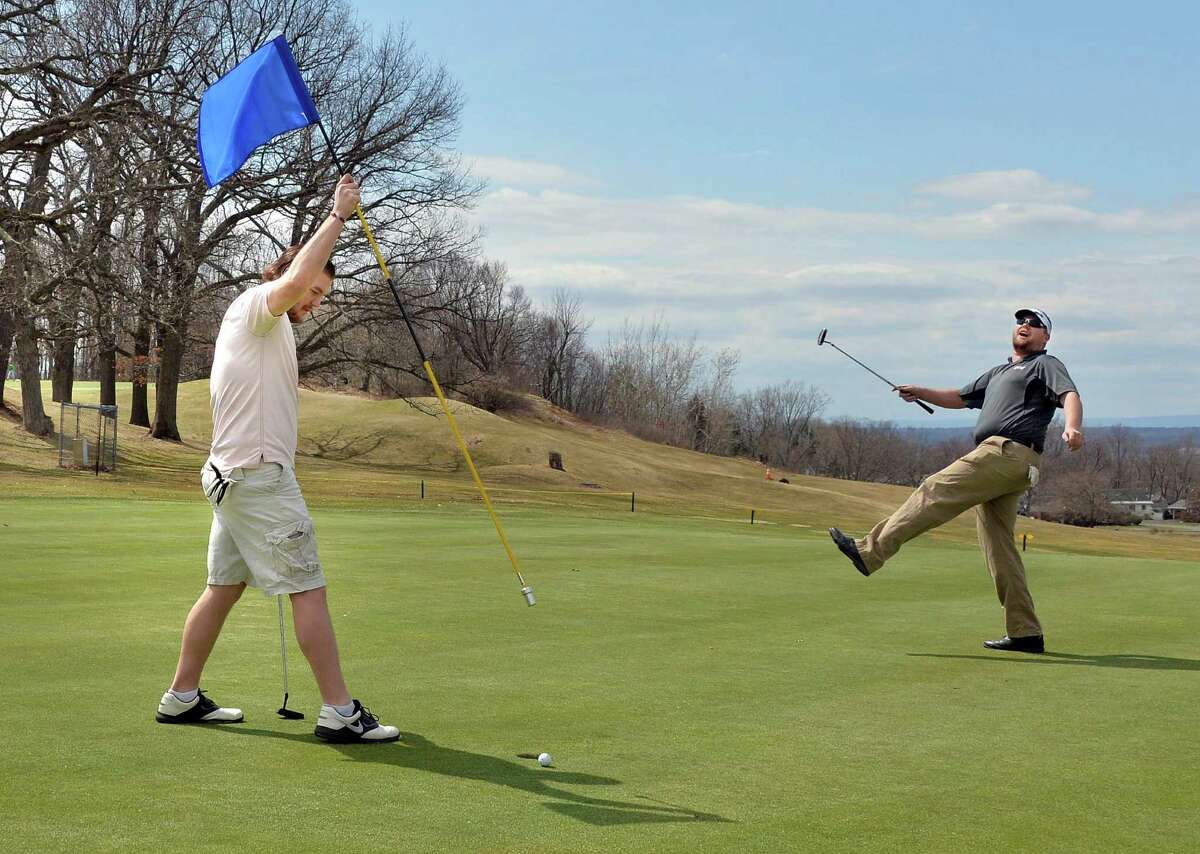 Photos Golf season begins