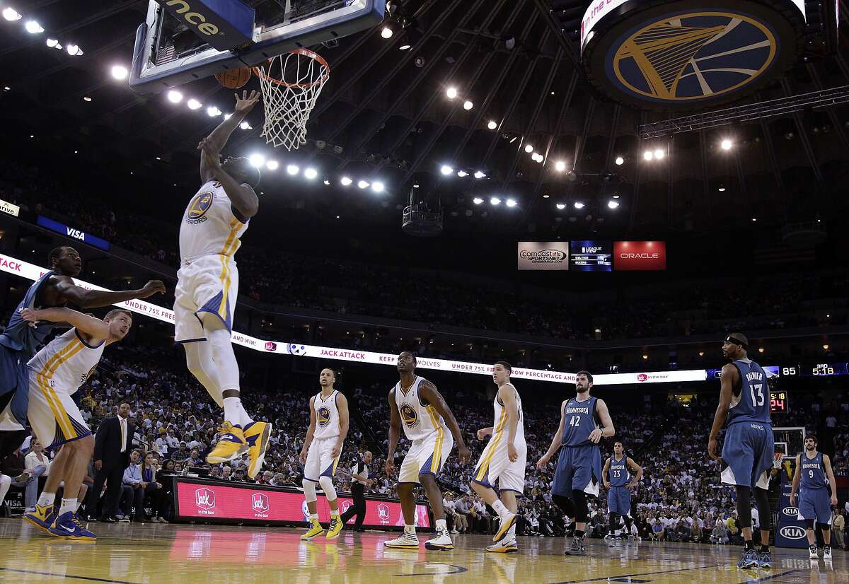 Warriors win game, lose Andrew Bogut to broken rib