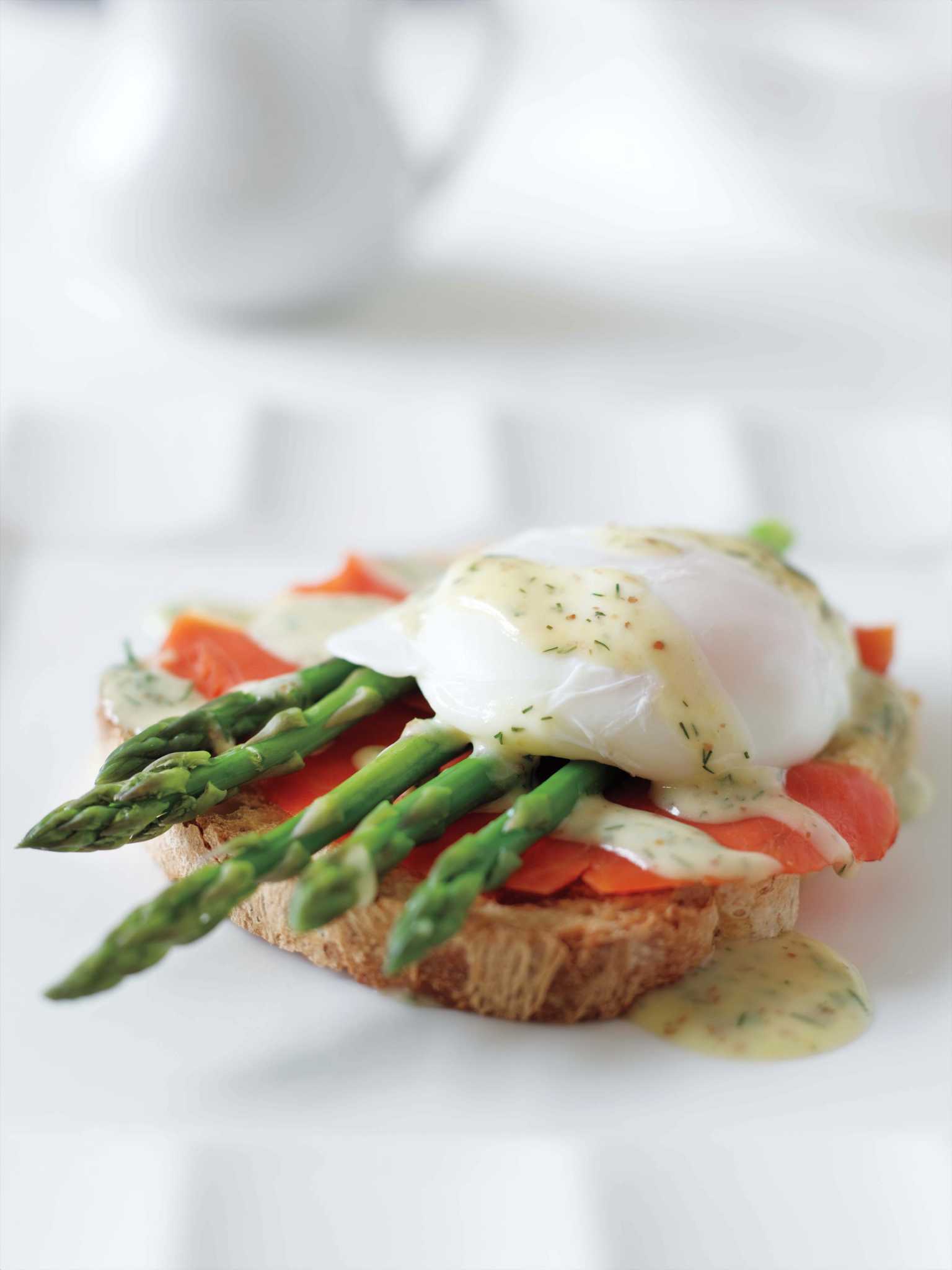 Recipe Asparagus with Poached Eggs and Smoked Salmon