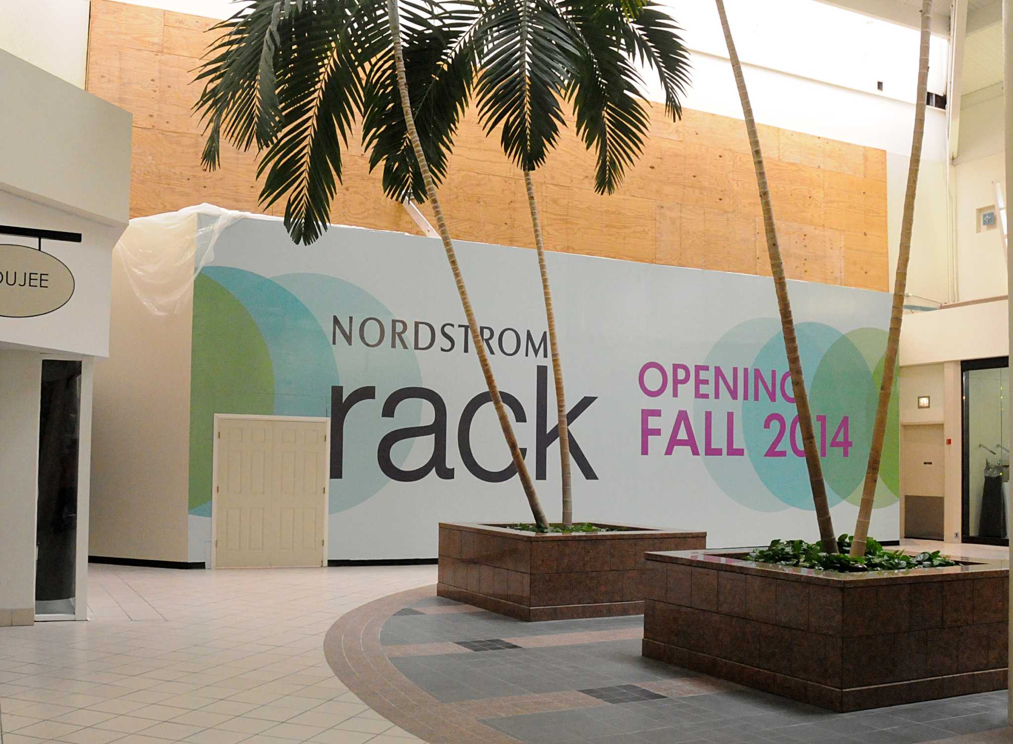 Willowbrook Mall to add Nordstrom Rack, Bar Louie