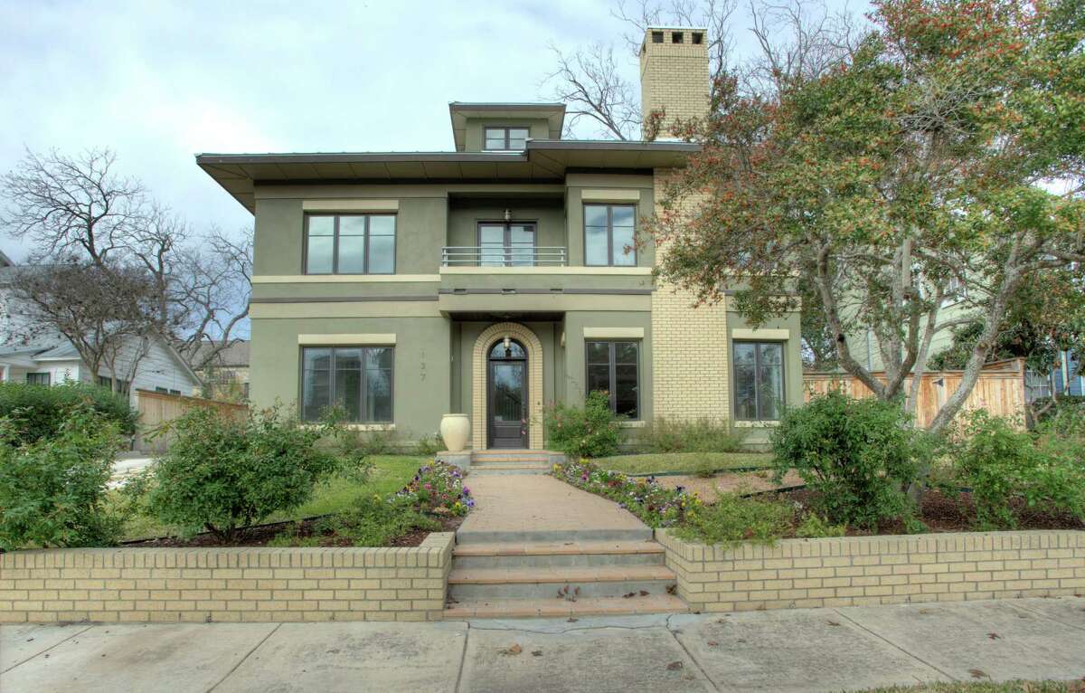 Living In Alamo Heights