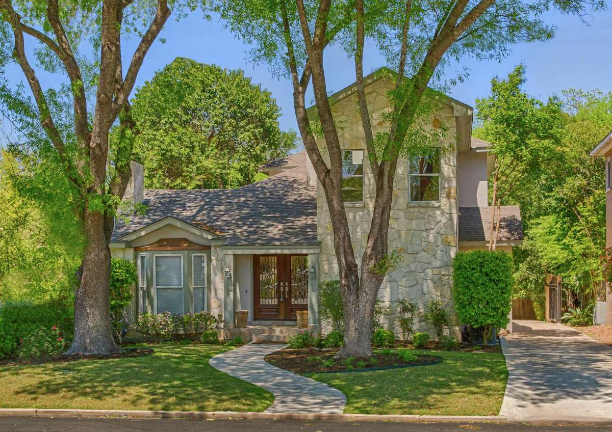 Living In Alamo Heights