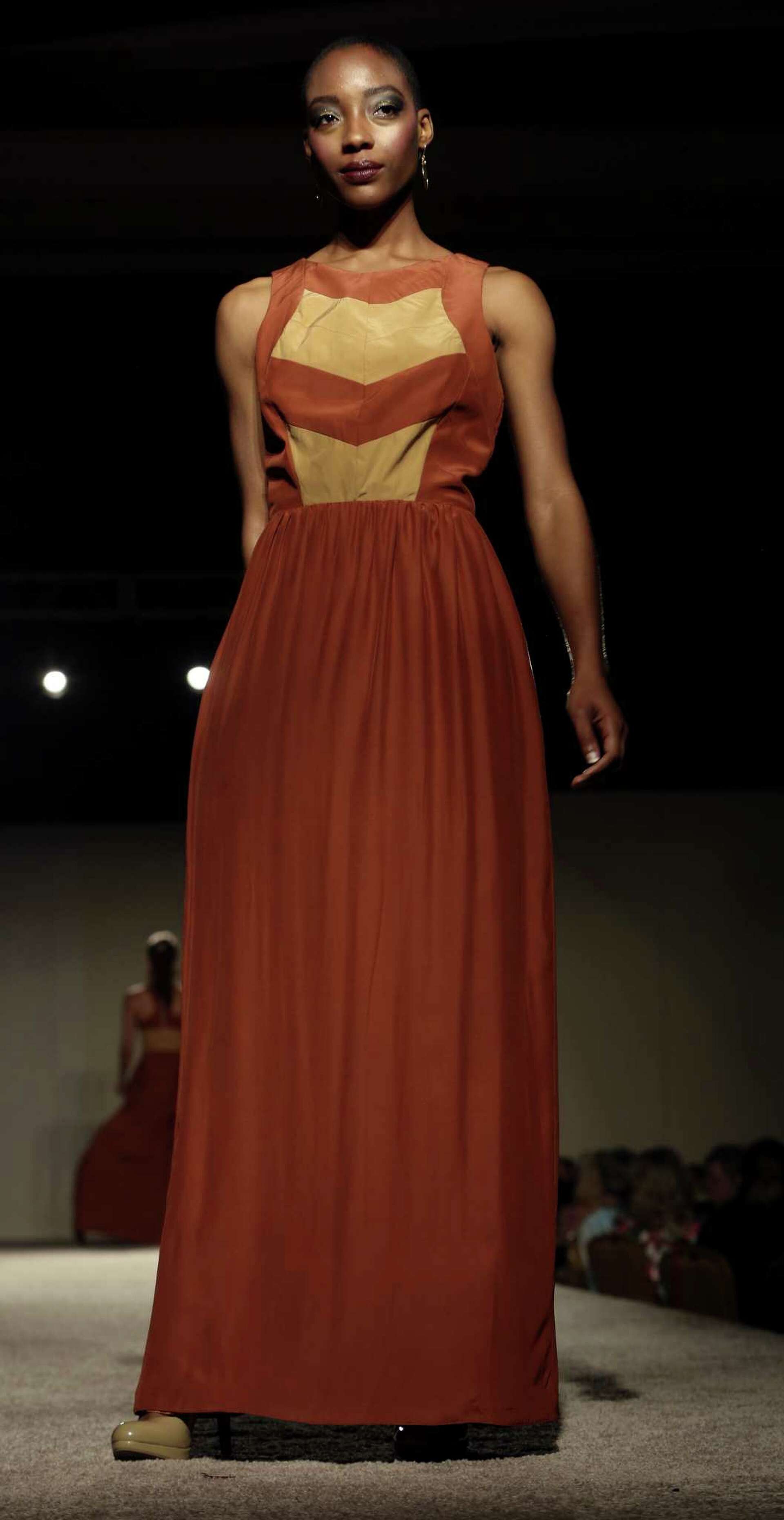 the cut dresses Fiesta's Cutting Edge fashion show Faviana US WOMEN SIZE:9 03/17/26 Aconiconi Elegant Brown Sleeveless length column skirt with