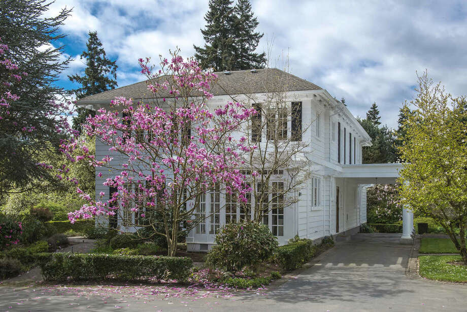 Historic Lake Forest Park mansion for sale