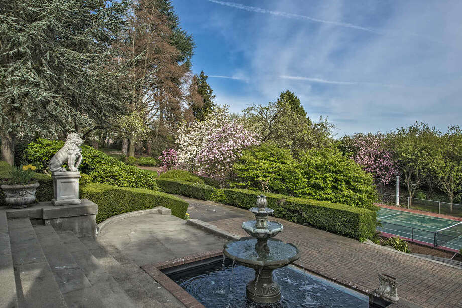 Historic Lake Forest Park mansion for sale