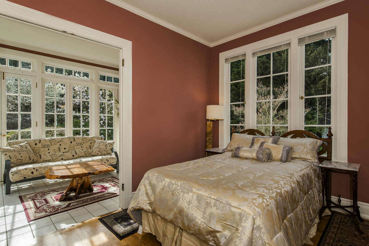 Historic Lake Forest Park mansion for sale