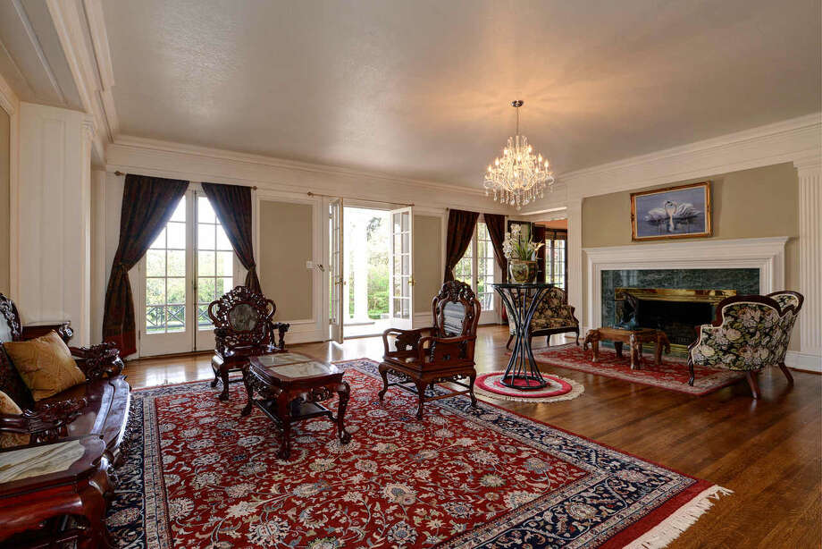 Historic Lake Forest Park mansion for sale