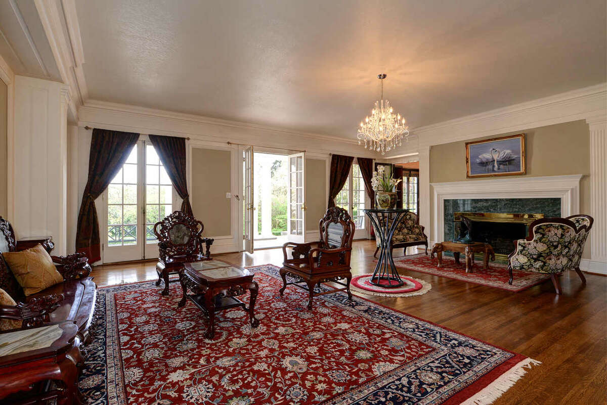 Historic Lake Forest Park mansion for sale