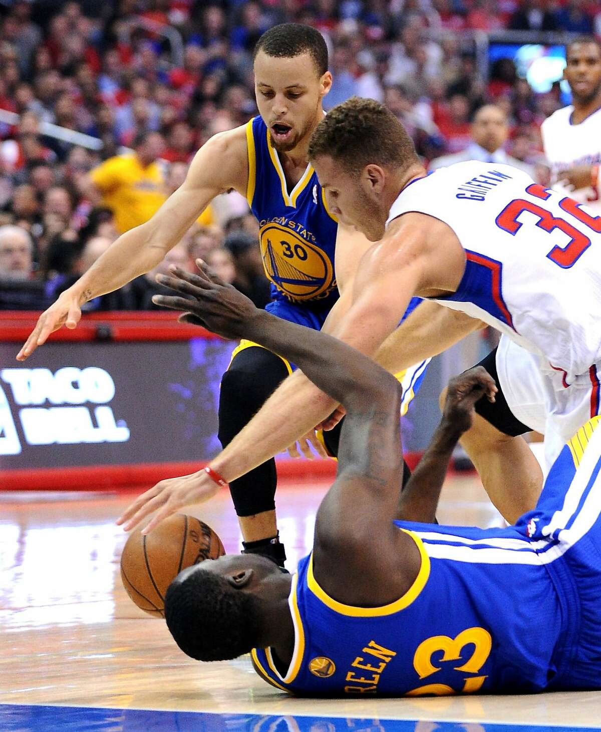 Warriors routed; series with Clippers tied