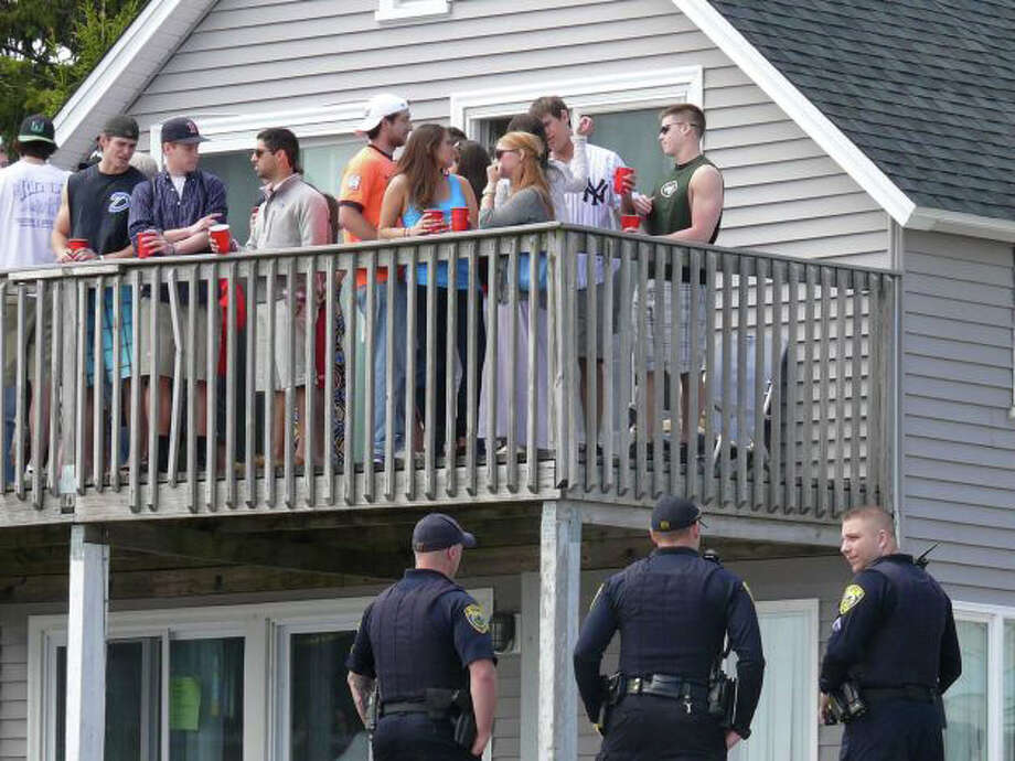 Clam Jam Faces Wave Of Police Enforcement Saay Fairfield Citizen Fairfield Police Are Gearing Up To Deal With This Weekend S Clam Jam The Year