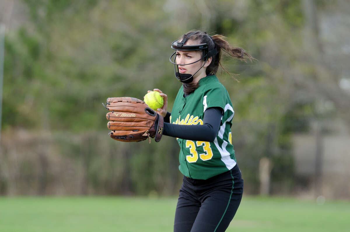 Staples softball edged by Trinity Catholic