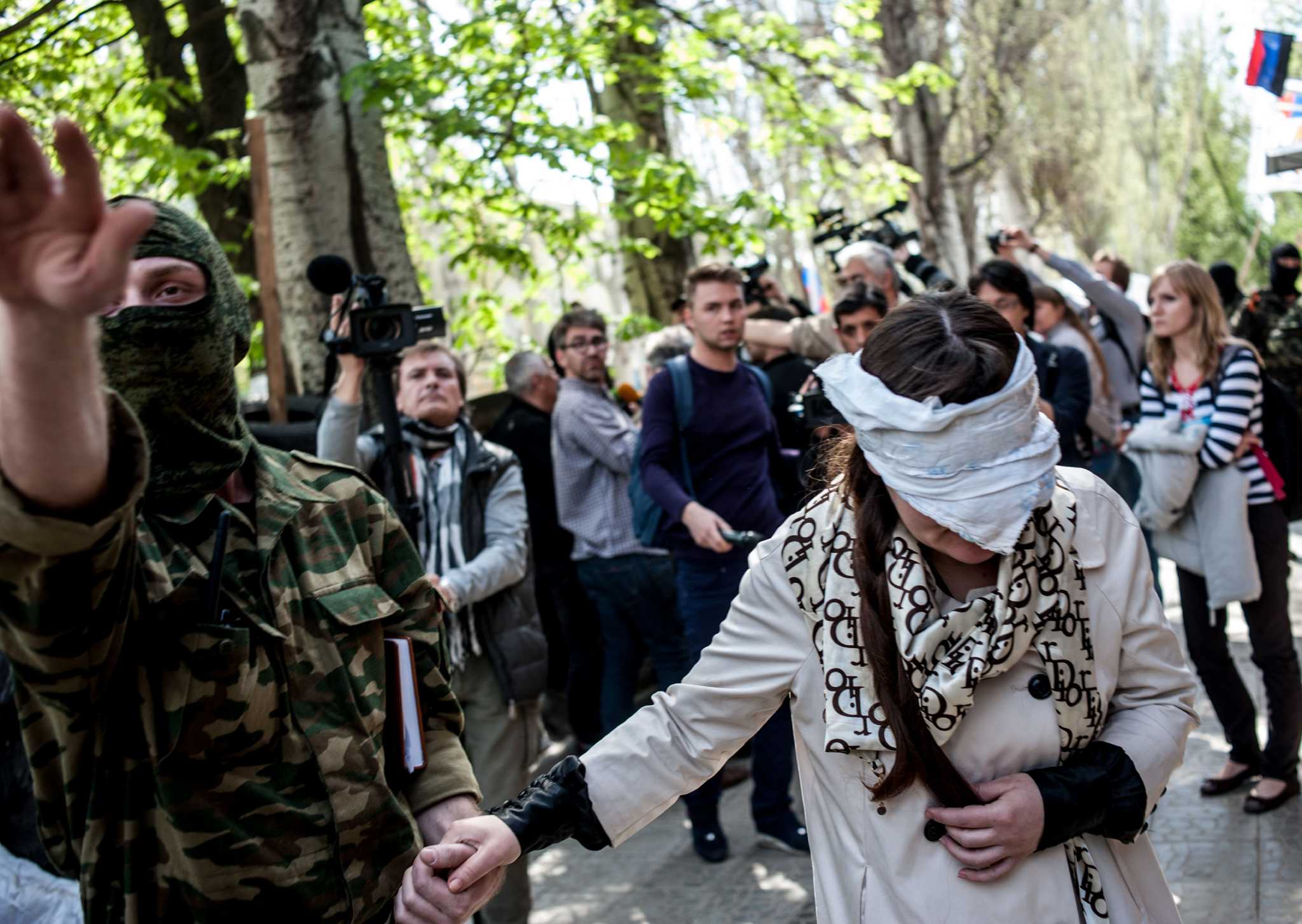 Новости украины журналисты. Vice News Украина 2014. Pro-separatist Rally in Sloviansk, 9 May 2014.