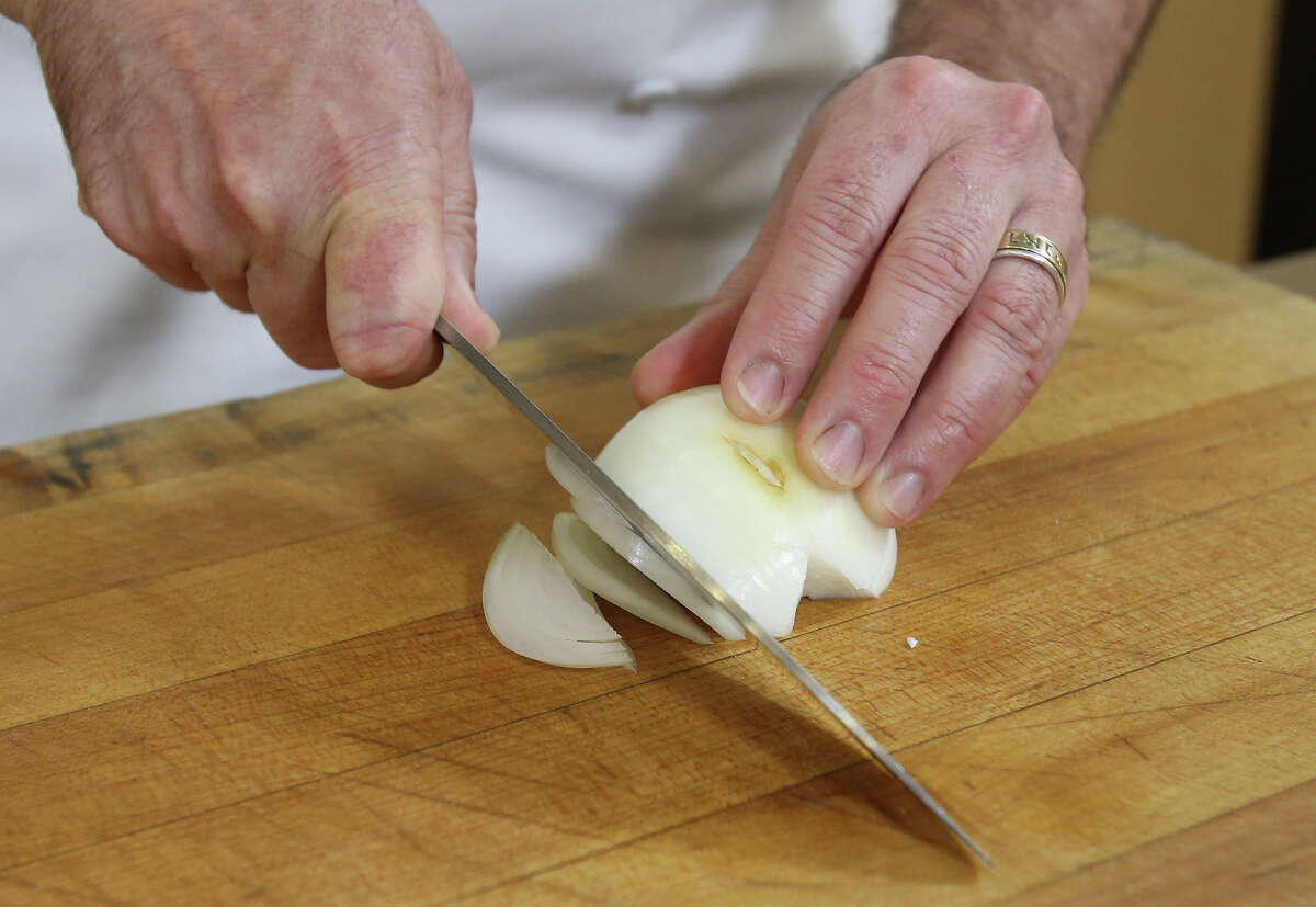 How to Cook Cutting an onion without tears