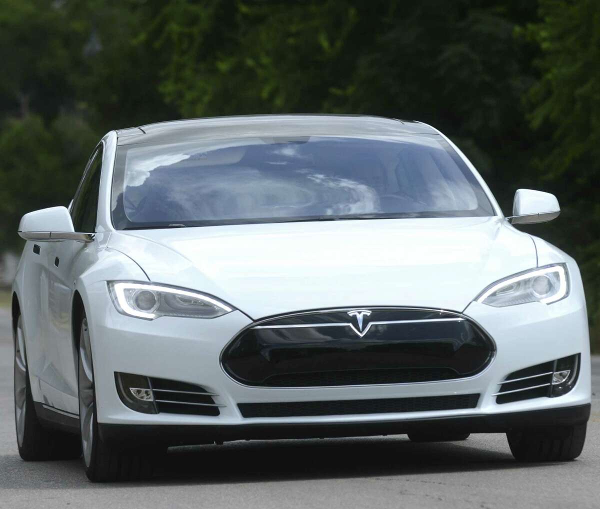 An all-electric Tesla Model S sedan makes its way along Mission Road in San Antonio on Wednesday, Aug. 21, 2013. Express-News business reporter Neal Morton test drove the vehicle.