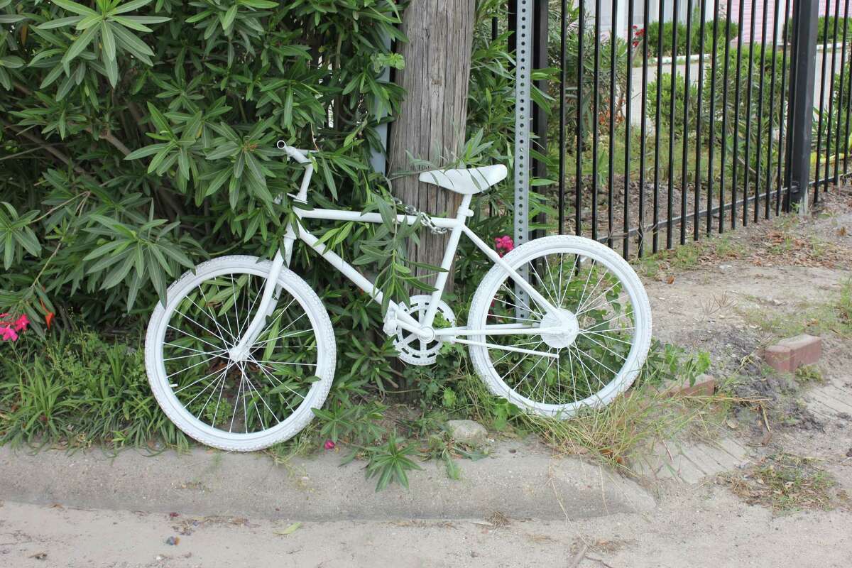 Cyclist takes on mission to spread ghost bikes all over Houston