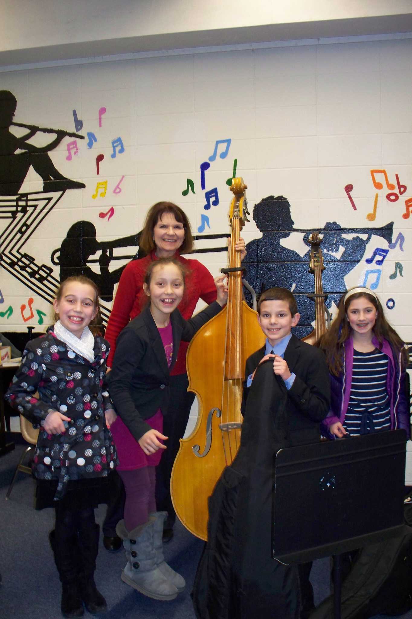 Redding Elementary School String Quartet performs at Frog Frolic