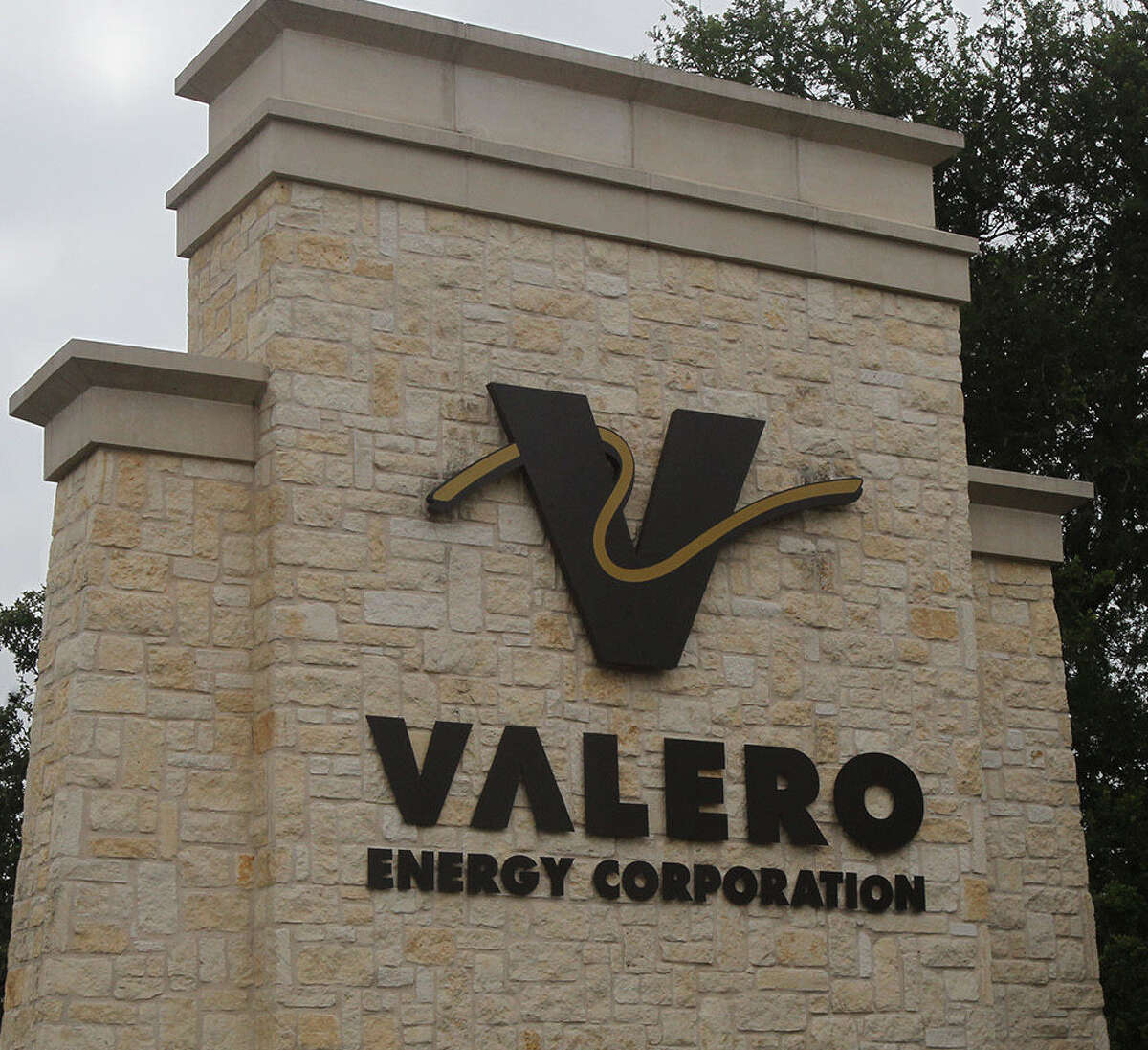 San Antoniobased Valero’s 1Q earnings plunge on Venezuelan crude ban