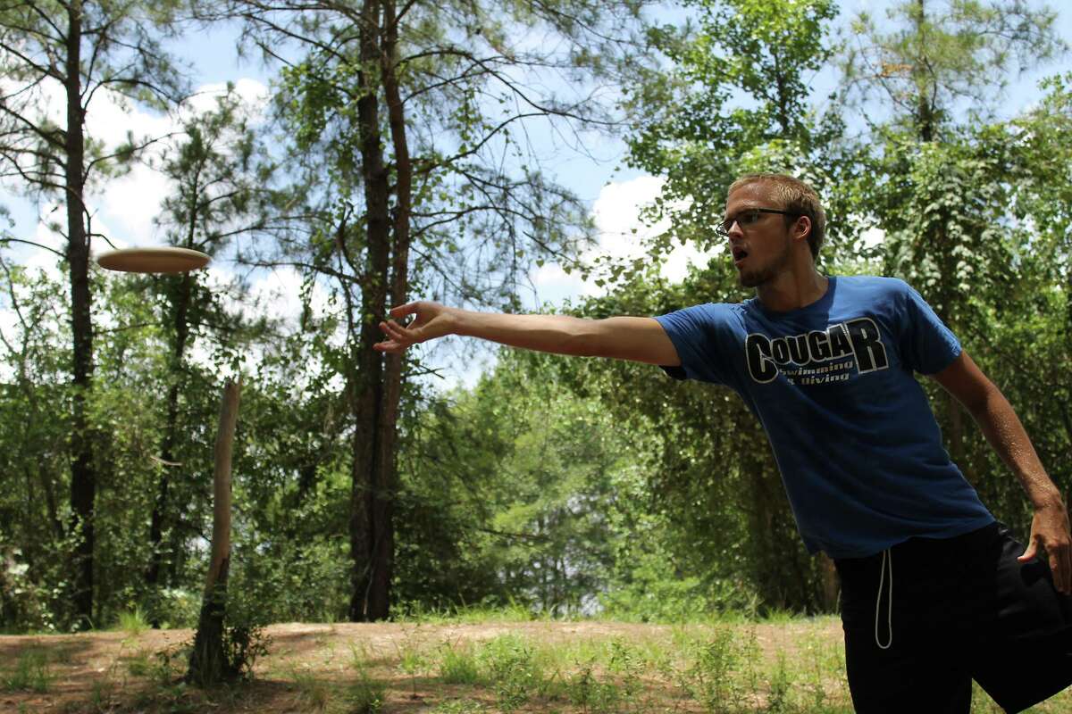 UH student attempting to break Guinness record for disc golf holes in