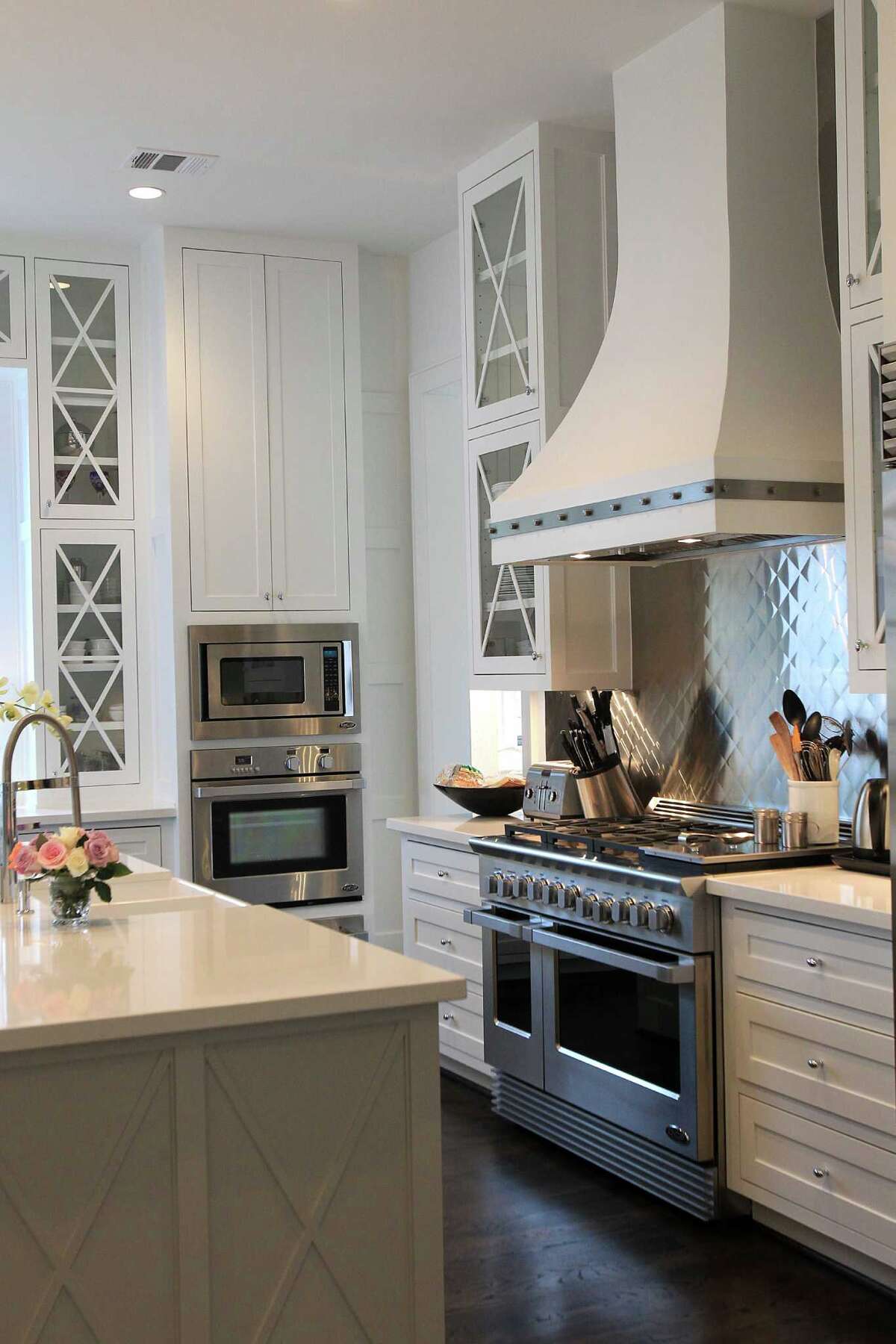 New houses get smarter about energy and entertainment