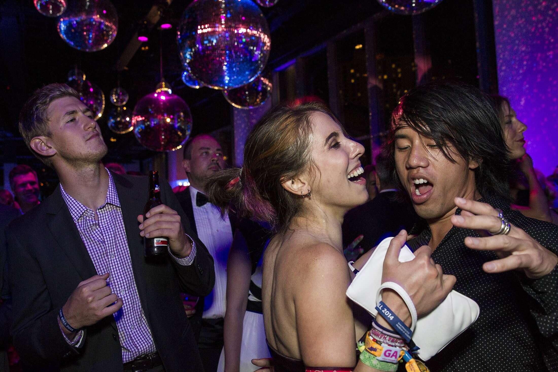 SFMOMA Modern Ball packs crowds in for hot night