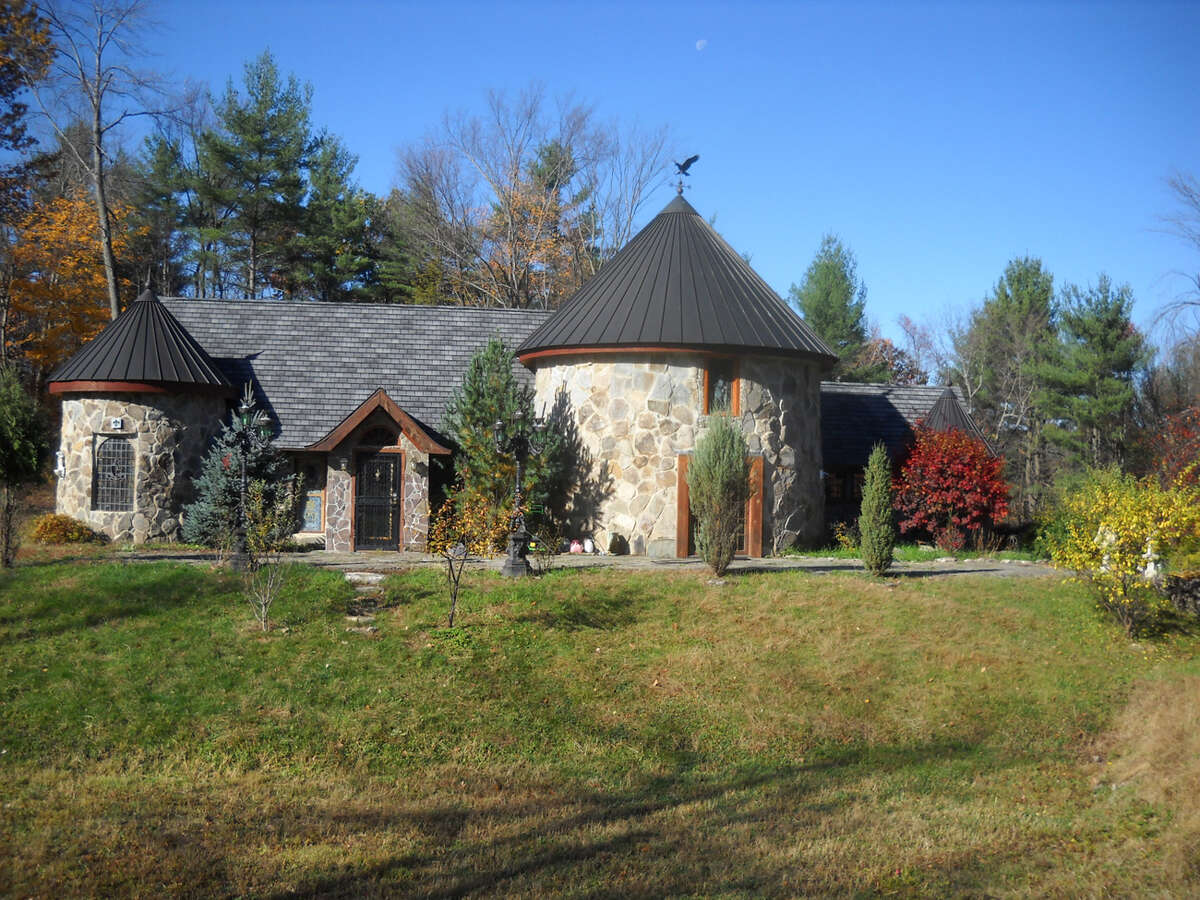 House of the Week Chateau and hunting lodge in Malden Bridge